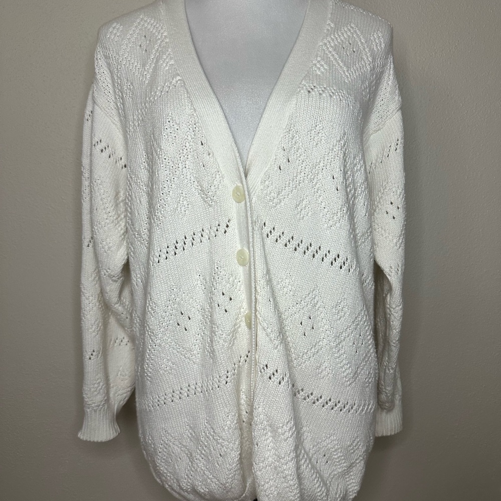 Vintage LIZSPORT white chunky knit cardigan sweater. 100% cotton.